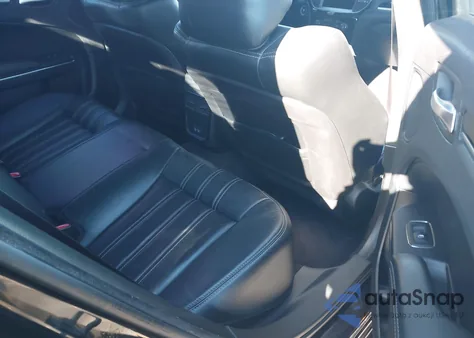 2017 Chrysler 300 300S z USA, uszkodzony, nr VIN 2C3CCABG2HH662985